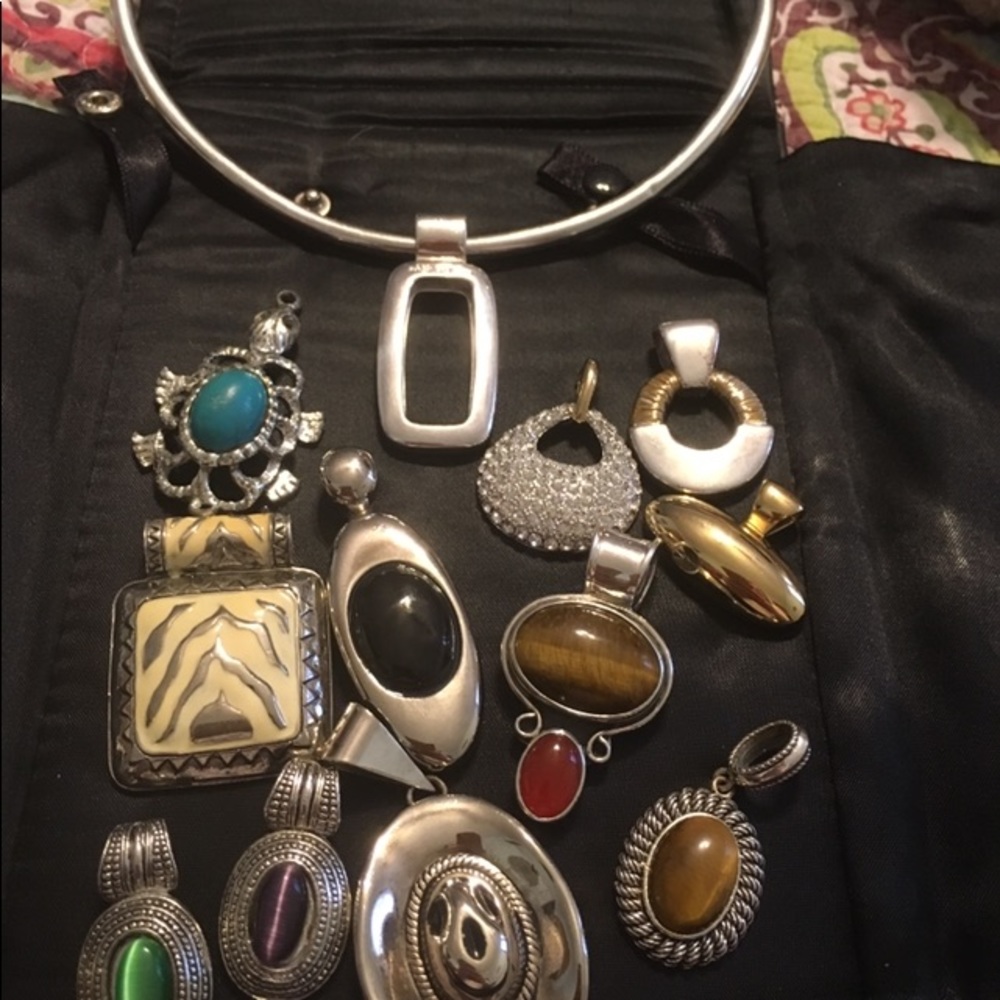 Rage chocker with silver rage pendant Lot